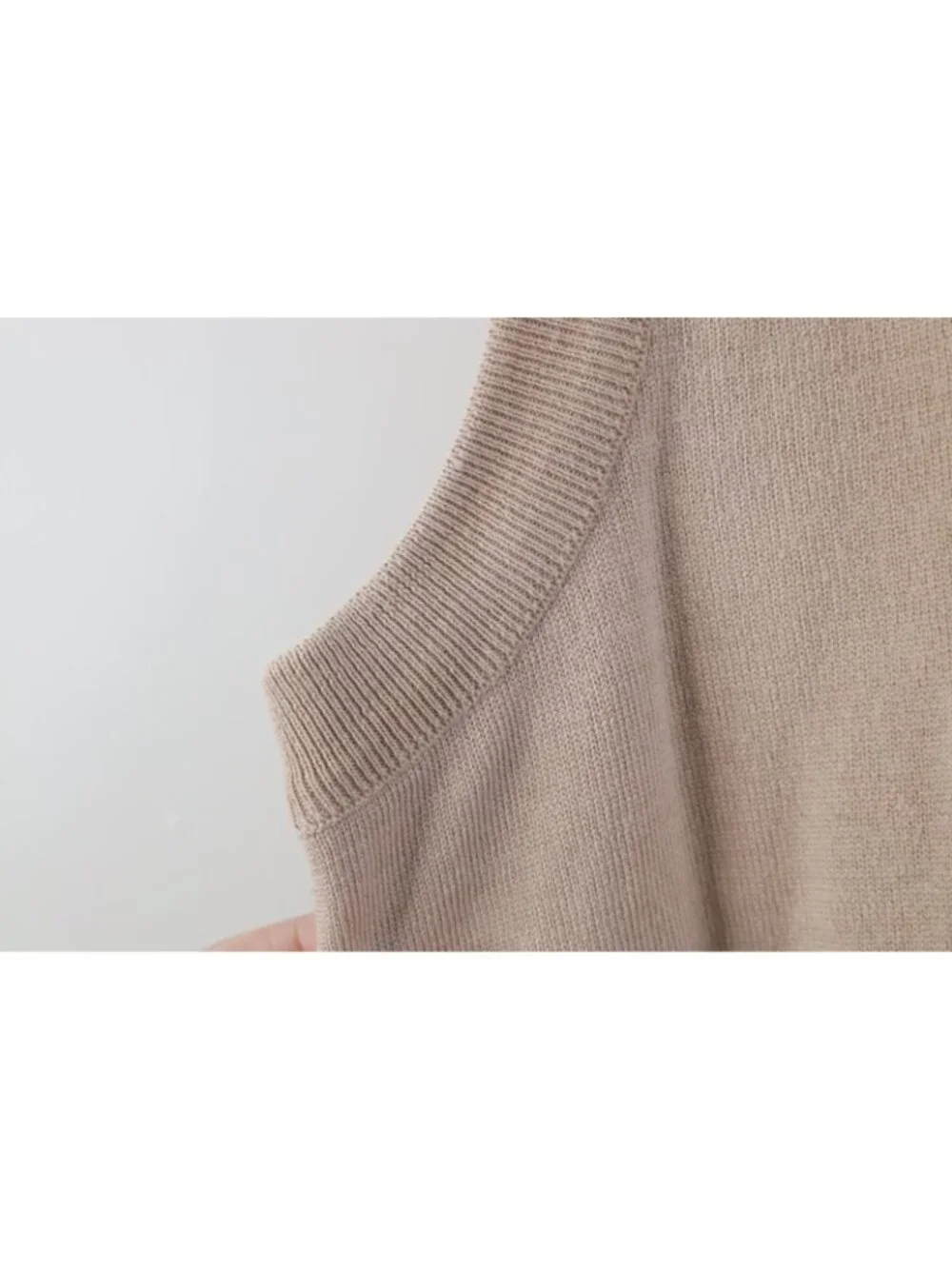 Vintage 90s Streetwear Mens 42 Distressed Blank Merino Wool Knit Sweater Vest